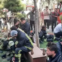 حریق گسترده در مشهد؛ یک آتش‌نشان جان باخت