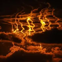 آسمان غزه درپی حملات شبانه اسرائیل 