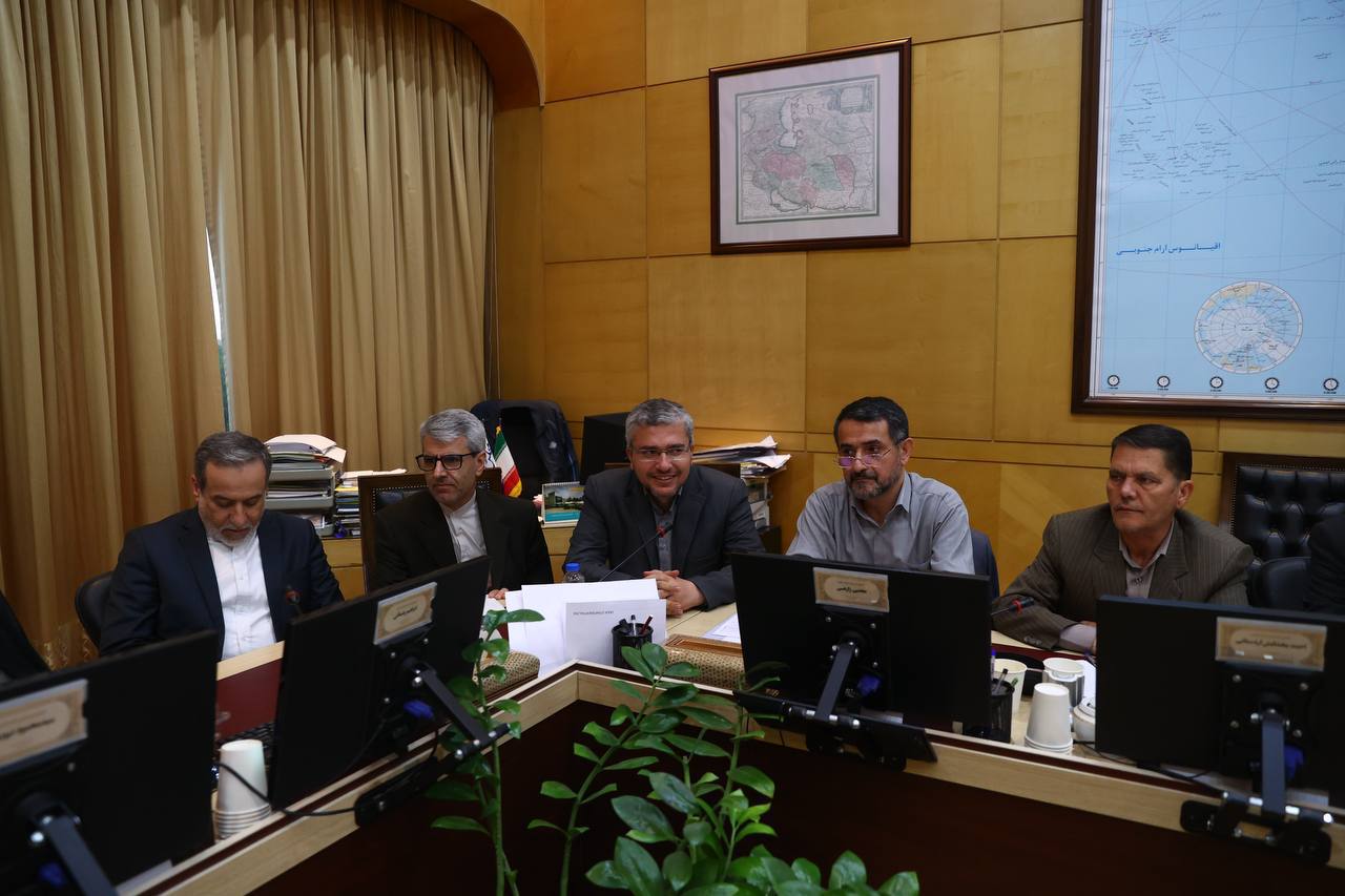 عکس/ نشست اضطراری کمیسیون امنیت ملی با حضور وزیر امور خارجه