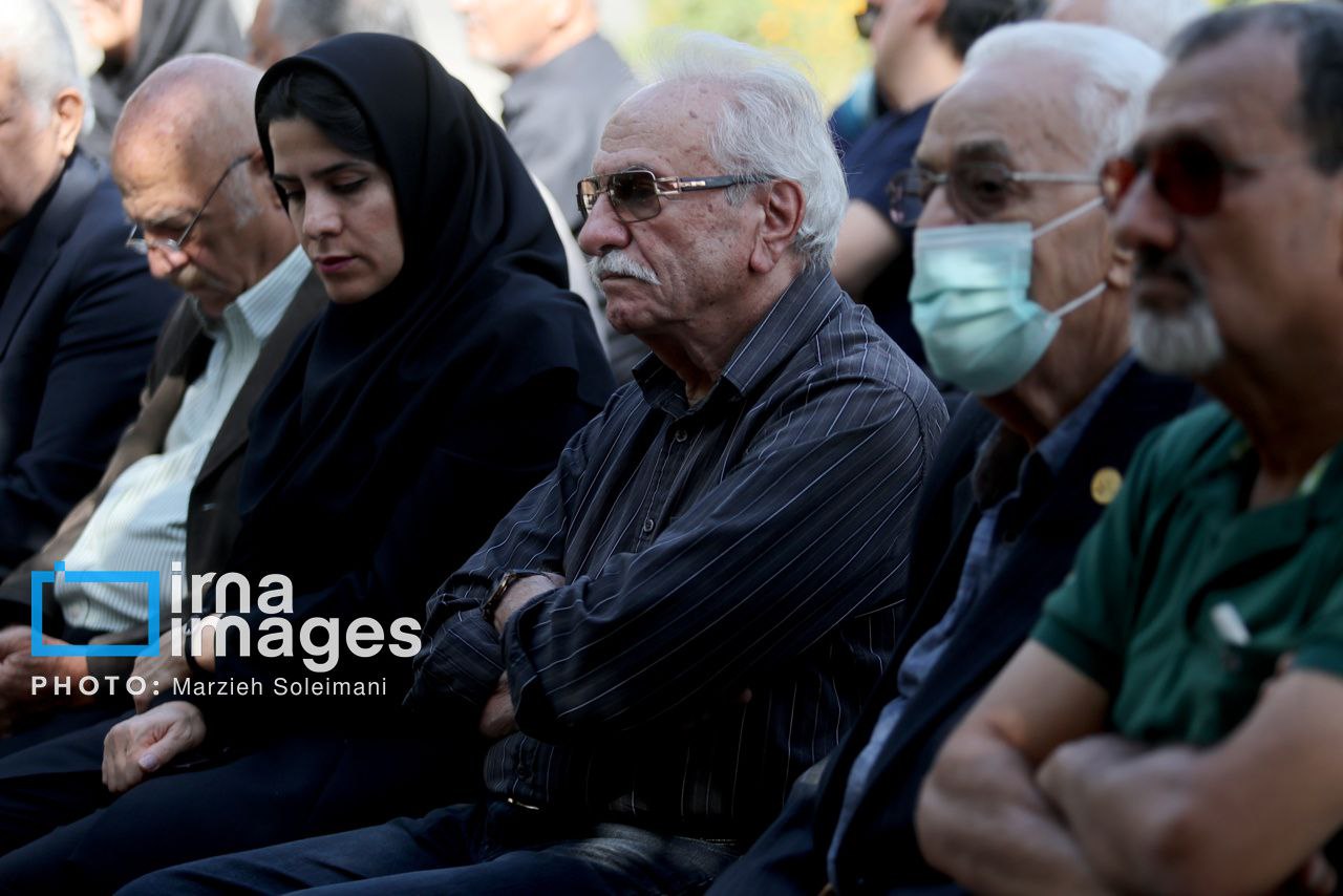 عکس/ ​​​​​​​تشییع پیکر «رحیم عزت‌بقایی» و «جمشید عزیزخانی»