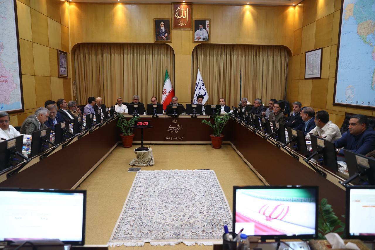 عکس/ نشست اضطراری کمیسیون امنیت ملی با حضور وزیر امور خارجه
