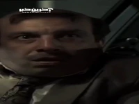 مدل موی خنده‌دار عباس جمشیدی‌فر در سکانسی از «اجل معلق»