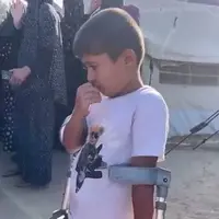 تلاش بی‌ثمر کودک فلسطینی برای رسیدن به شادی