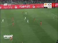 اشتباه رضا شکاری و لو دادن توپ در میانه زمین چیزی نمانده بود به گل اول فولاد تبدیل شود