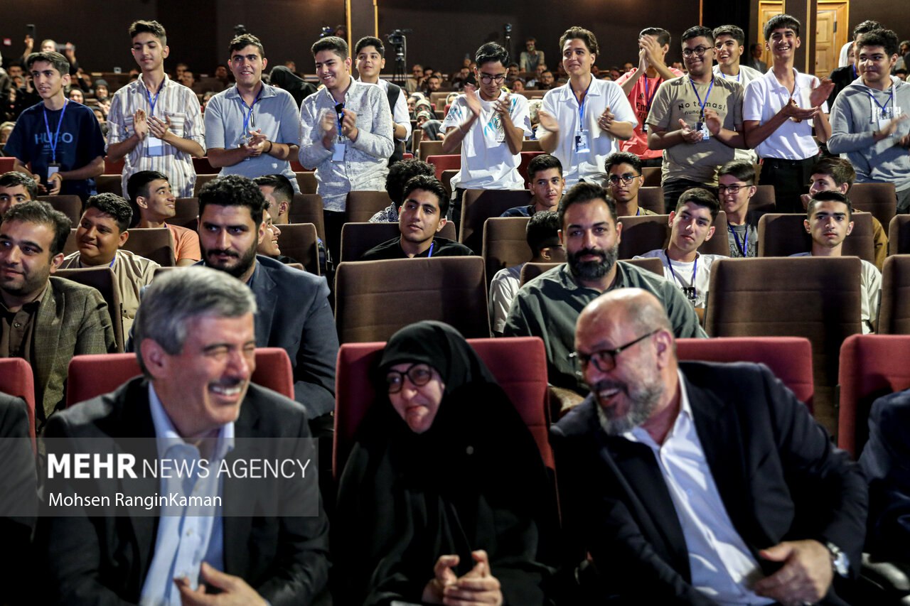 آیین تقدیر از پذیرفته‌شدگان سمپاد مناطق هدف بنیاد علوی