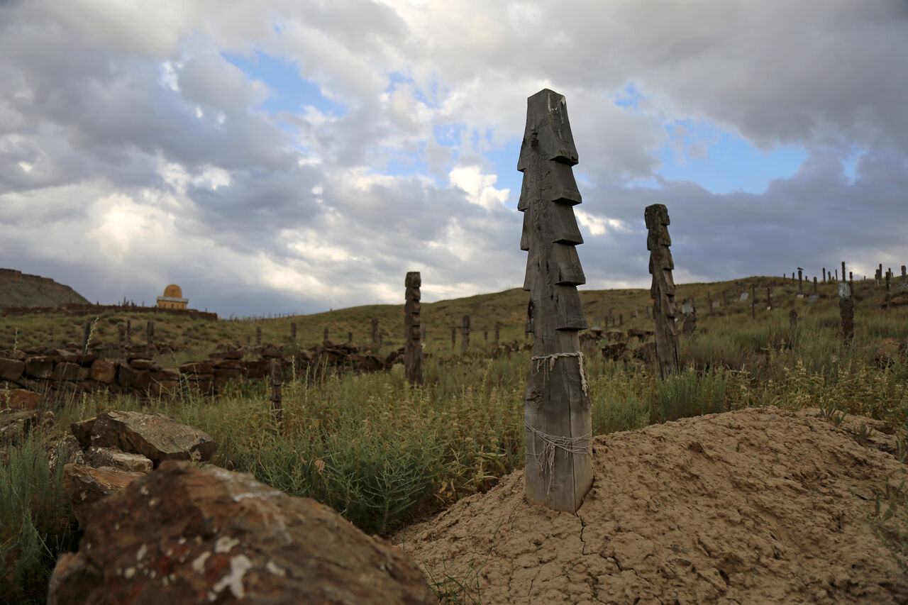 قبرستان چوبی «باغلق»