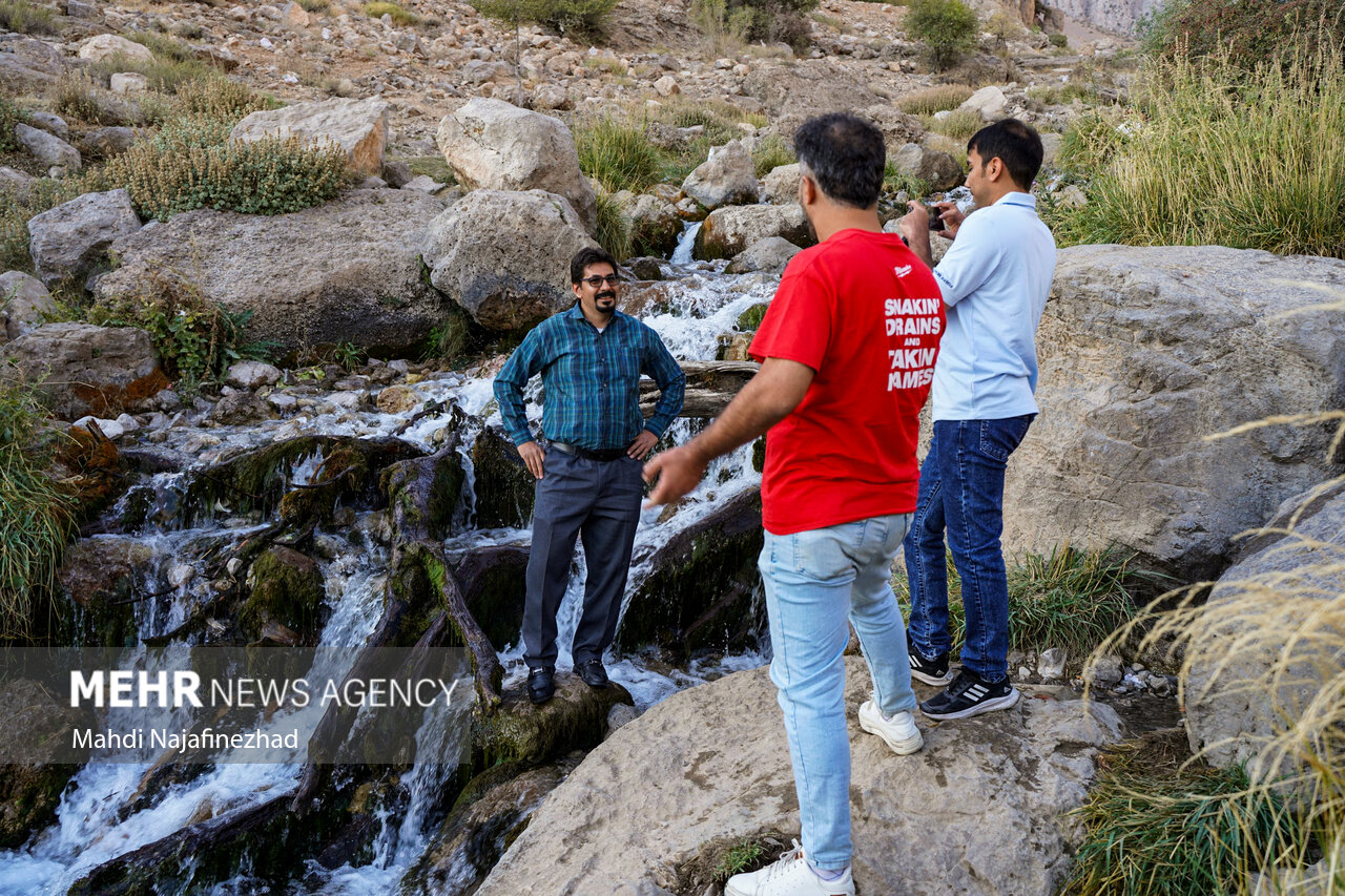 میزبانی چشمه میشی سی‌سخت از گردشگران
