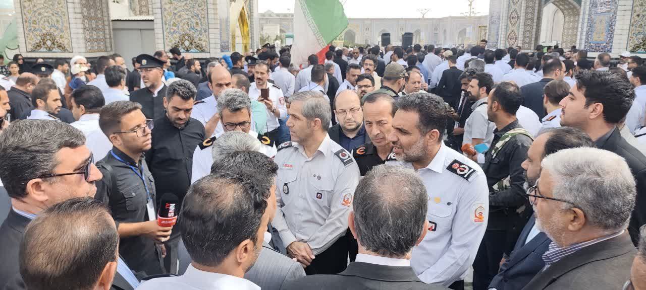 عکس/ تشییع و اقامه نماز بر پیکر مطهر "شهید آتش‌نشان رضا فخریان " 
