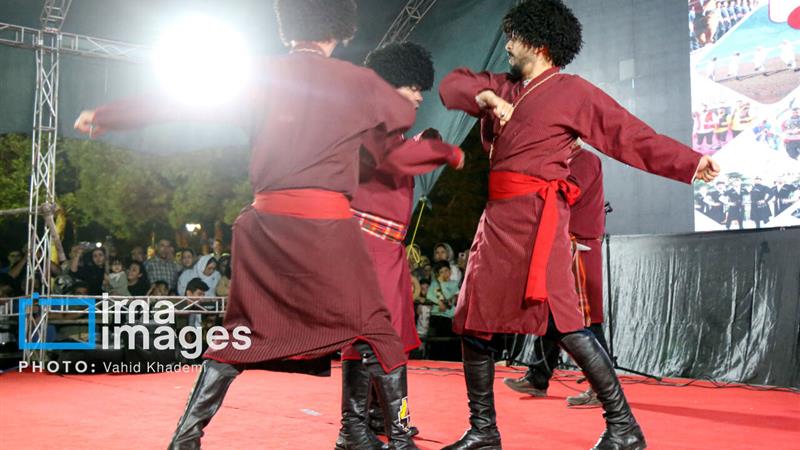 دومین جشنواره ملی اقوام ایرانی در بجنورد آغاز به کار کرد