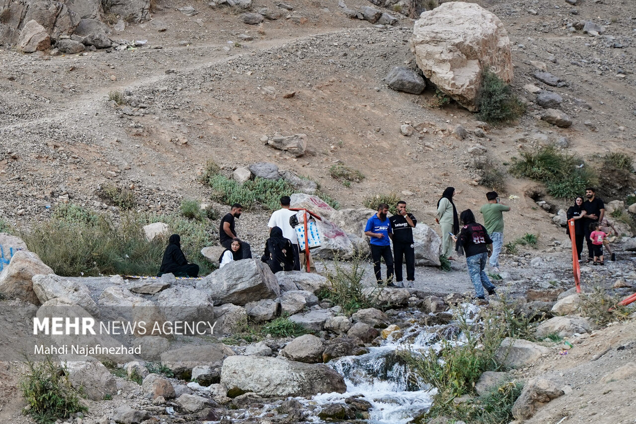 میزبانی چشمه میشی سی‌سخت از گردشگران