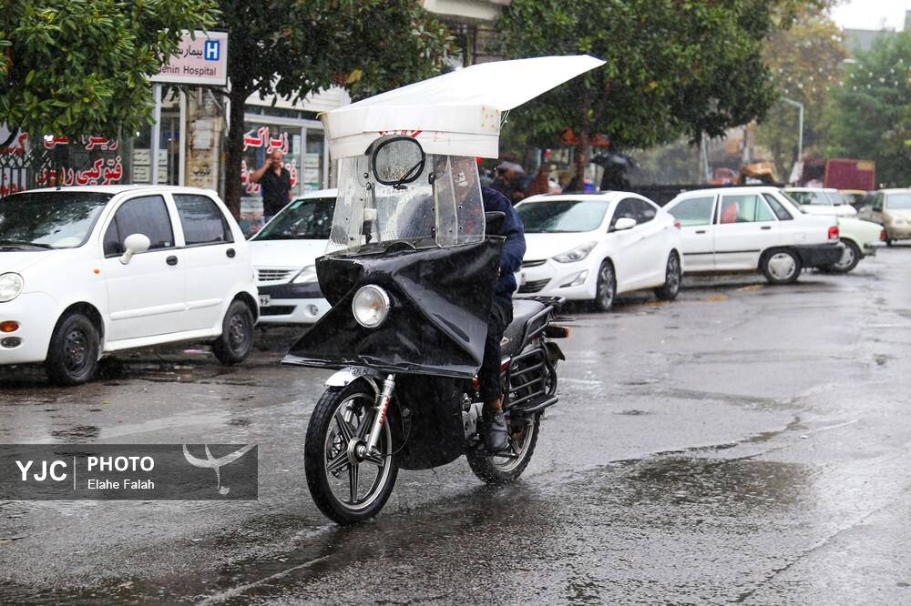   بدرقه‌ی تابستان با بارش باران در رشت