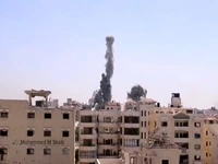 لحظه بمباران ساختمان مسکونی در محله تل الهوا در غزه