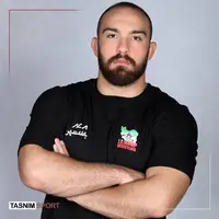 تاج طلایی سنگین‌وزن جهان برای سومین‌بار روی سر «زارع»