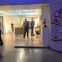 نمایشگاه «آوازهای دوردست»؛ تجلی خلاقیت و ایستادگی آزادگان ایرانی
