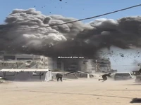 لحظه هدف قرار گرفتن برج مهنا در غزه  توسط صهیونیست‌ها 