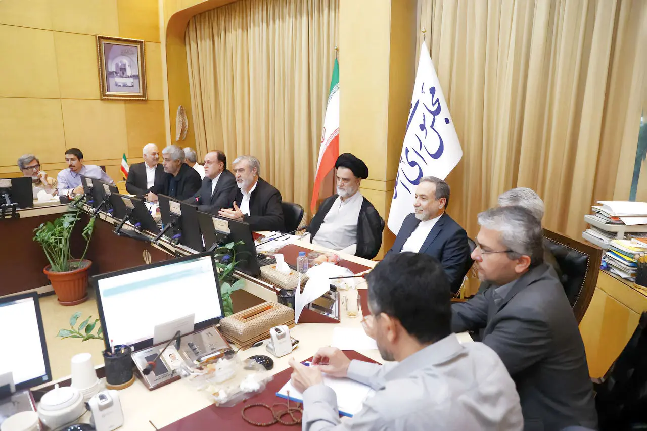 تندروها علیه توافق