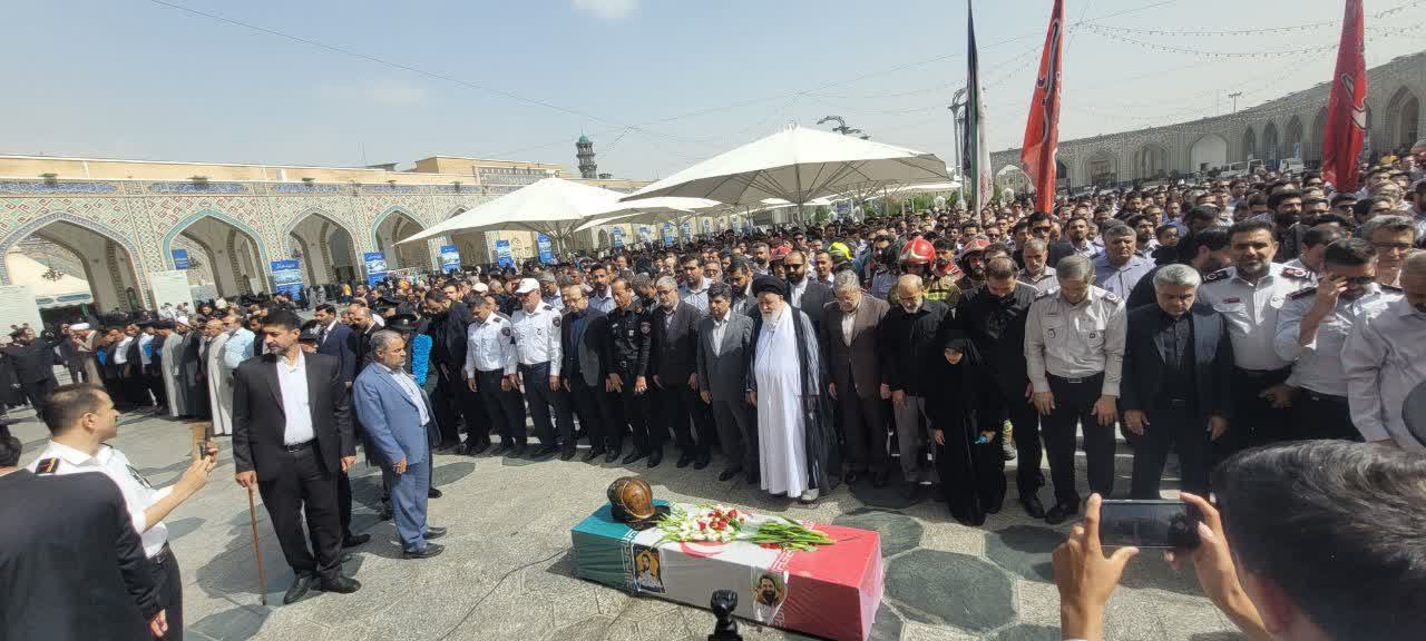 عکس/ تشییع و اقامه نماز بر پیکر مطهر "شهید آتش‌نشان رضا فخریان " 