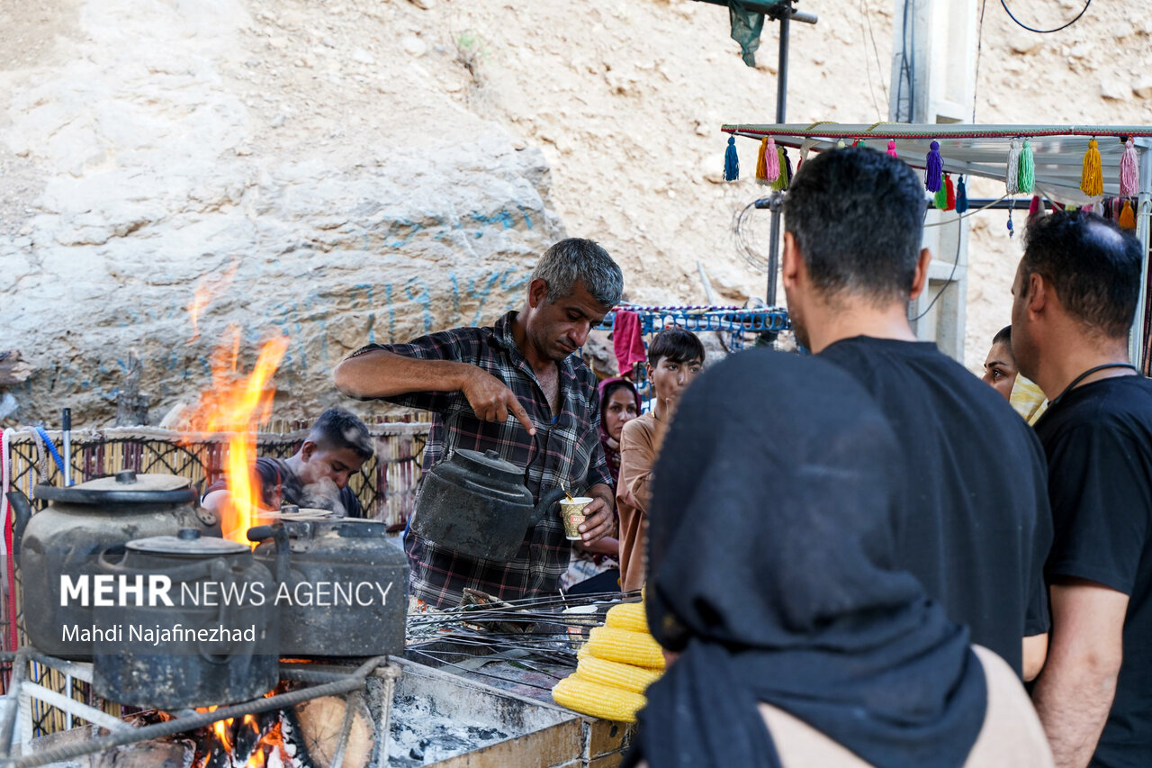 میزبانی چشمه میشی سی‌سخت از گردشگران