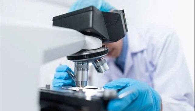 طراحی دستگاه تولید خودکار میکرونیدل تجزیهپذیر برای درمانهای پوستی