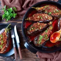 طرز تهیه بادمجان شکم‌پر؛ یک غذای حاضری و خوشمزه