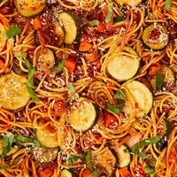 طرز تهیه اسپاگتی با سس تن ماهی؛ خوشمزه و آسان