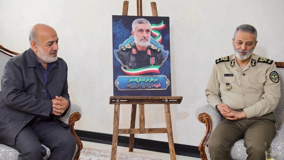 عکس/ دیدار سرلشکر موسوی با خانوادۀ فرماندهان شهید جنگ ۱۲ روزه 