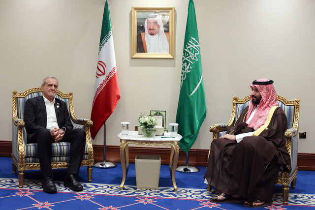 پزشکیان در دیدار بن سلمان: عربستان می‌تواند نقش مهمی در مسیر وحدت کشورهای اسلامی ایفا کند