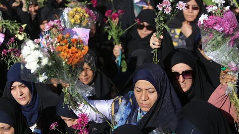 قم همراه گل و نور، از کاروان نمادین کریمه اهل‌بیت(ع) استقبال کرد