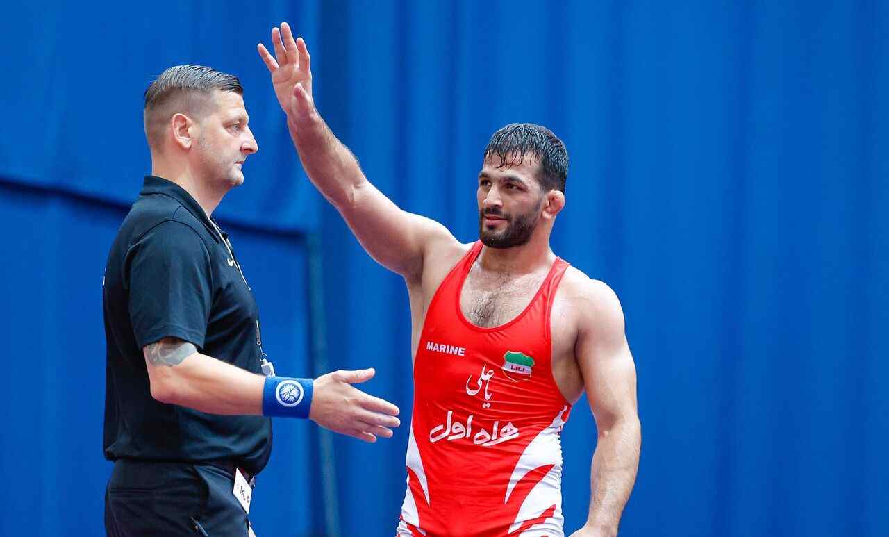 عکس/ واکنش حسن یزدانی به قهرمانی شاگردان درستکار