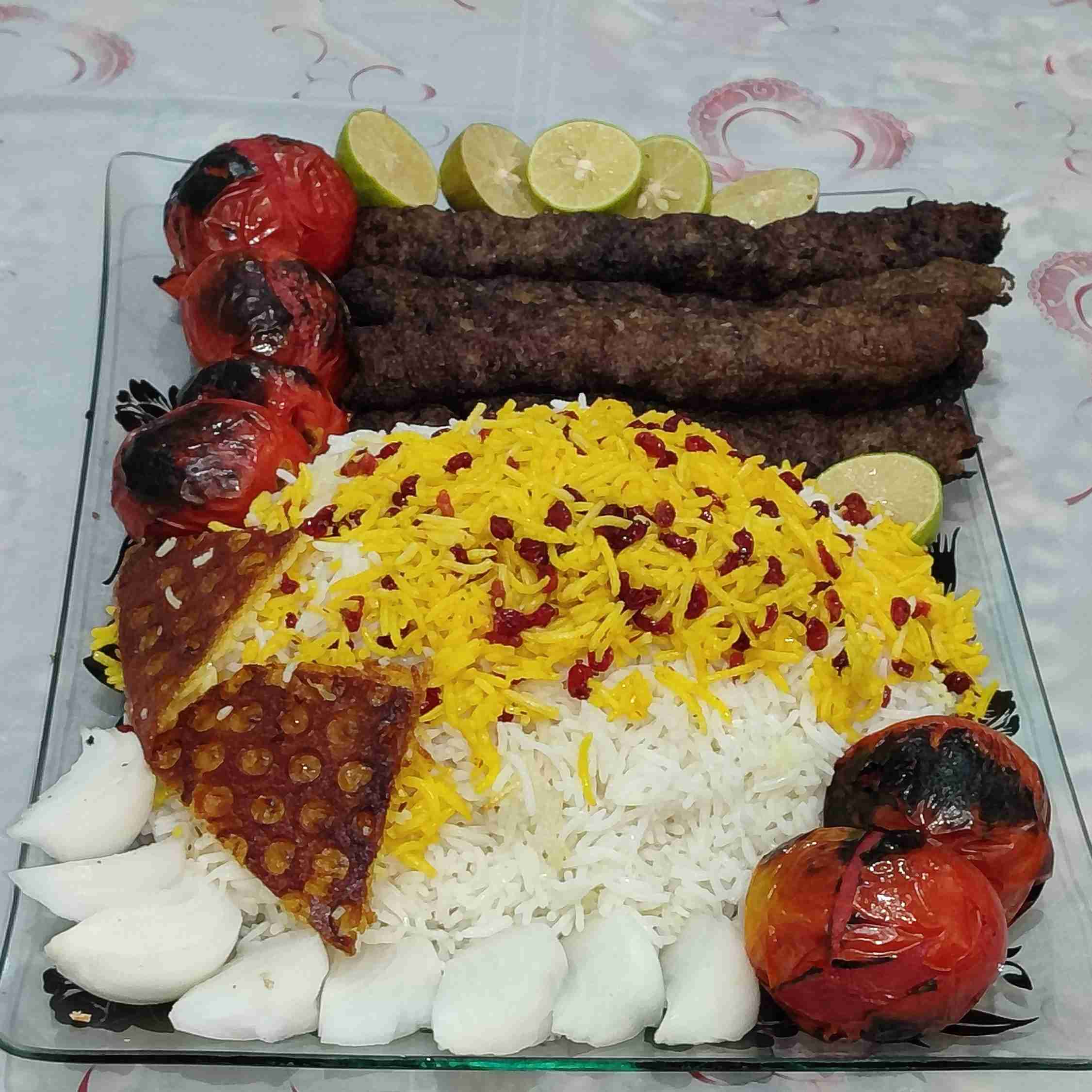 تایم ناهار..کباب کوبیده خونگی خودم پز😋نوش نگاه پر مهر تون🎀🌶️🍅🌶️🌰🍅🌶️🎀