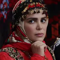 چهره ها/ عکس‌های «نازارِ» سریال نون خ با تیپی ساده و مینیمال