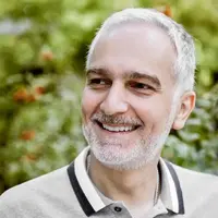 ماشین خاص بیژن بنفشه‌خواه؛ راننده شخصی دارم!