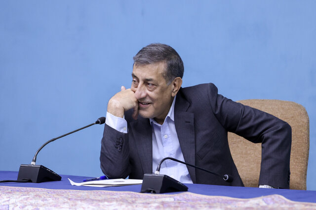 قائمپناه: هزینه سفرهای داخلی و خارجی رئیسجمهوری کاهش مییابد