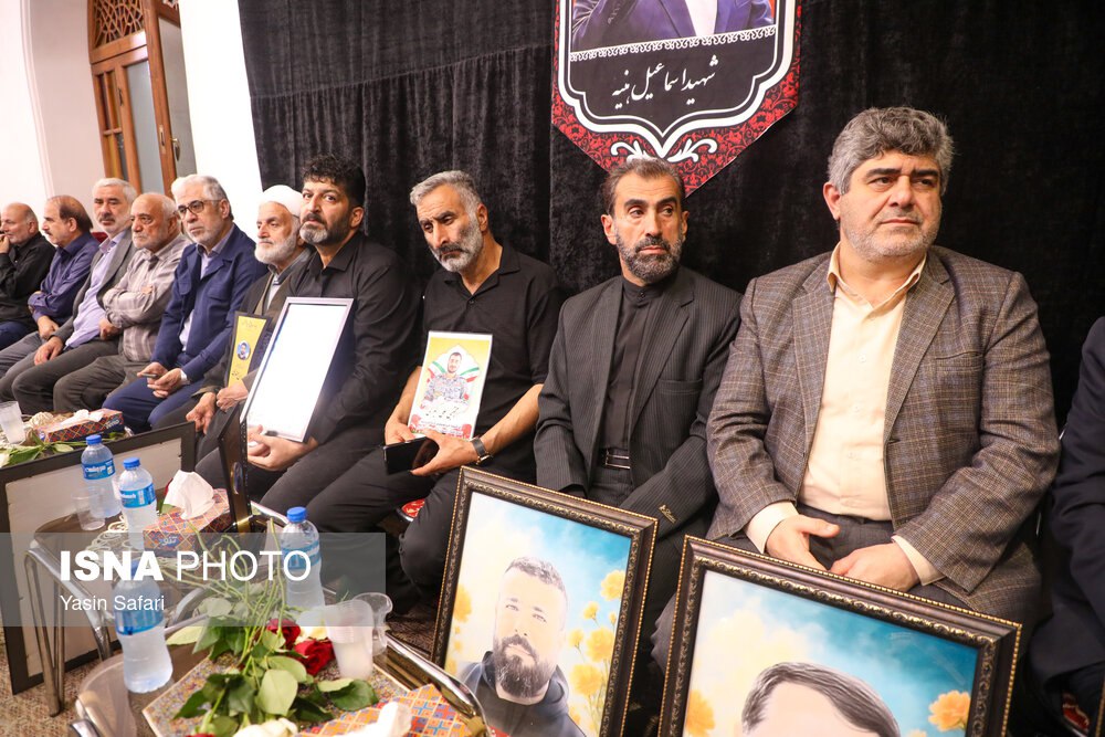 عکس/ یادواره شهدای شهرستان فومن در جنگ تحمیلی ۱۲ روزه