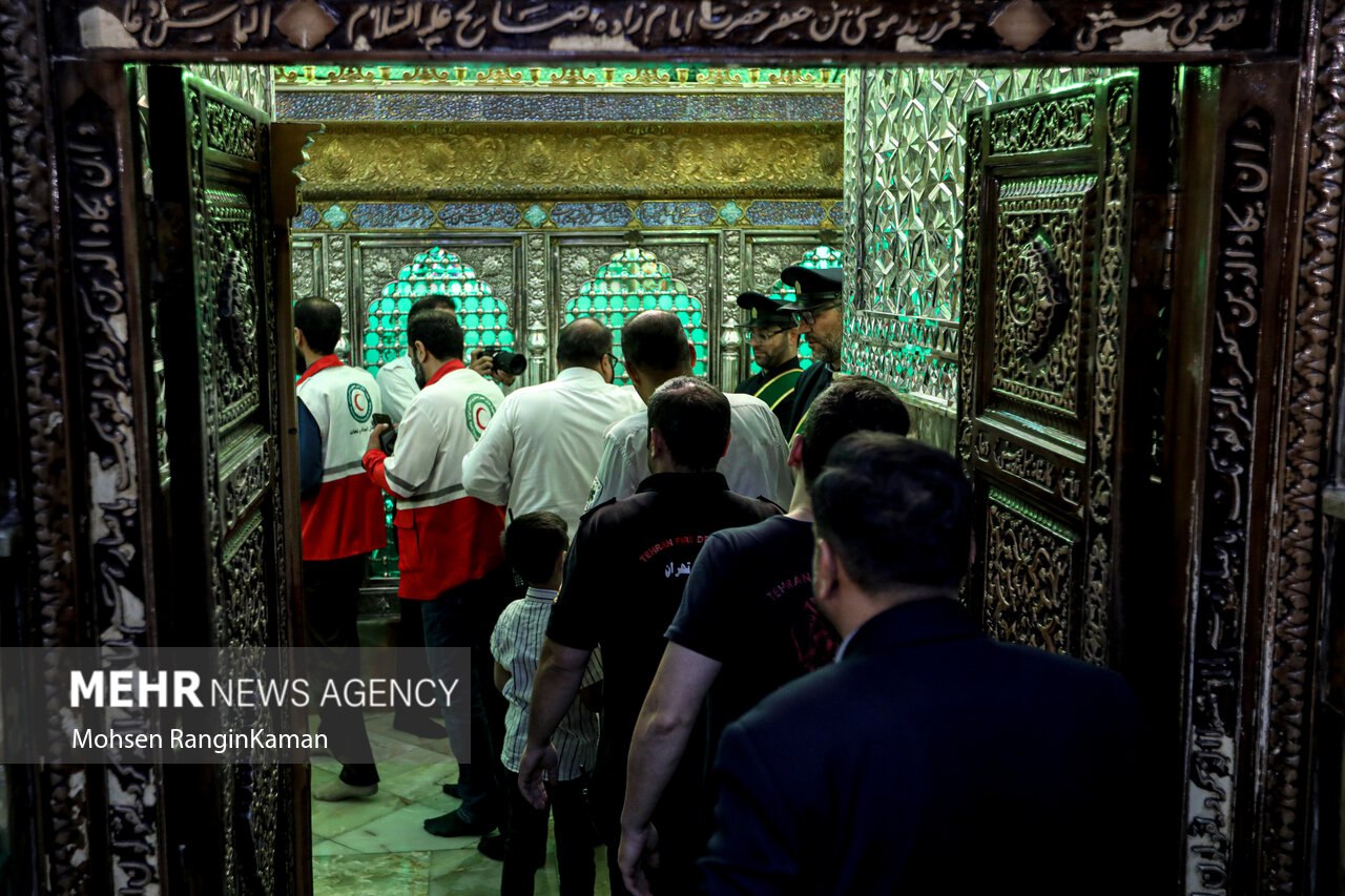 عکس/ آیین غبارروبی ضریح مطهر آستان مقدس امامزاده صالح (ع)