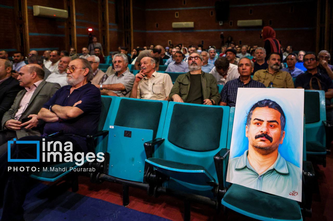  ​​​​​​​هفتمین نشان عکس مطبوعاتی ایران 