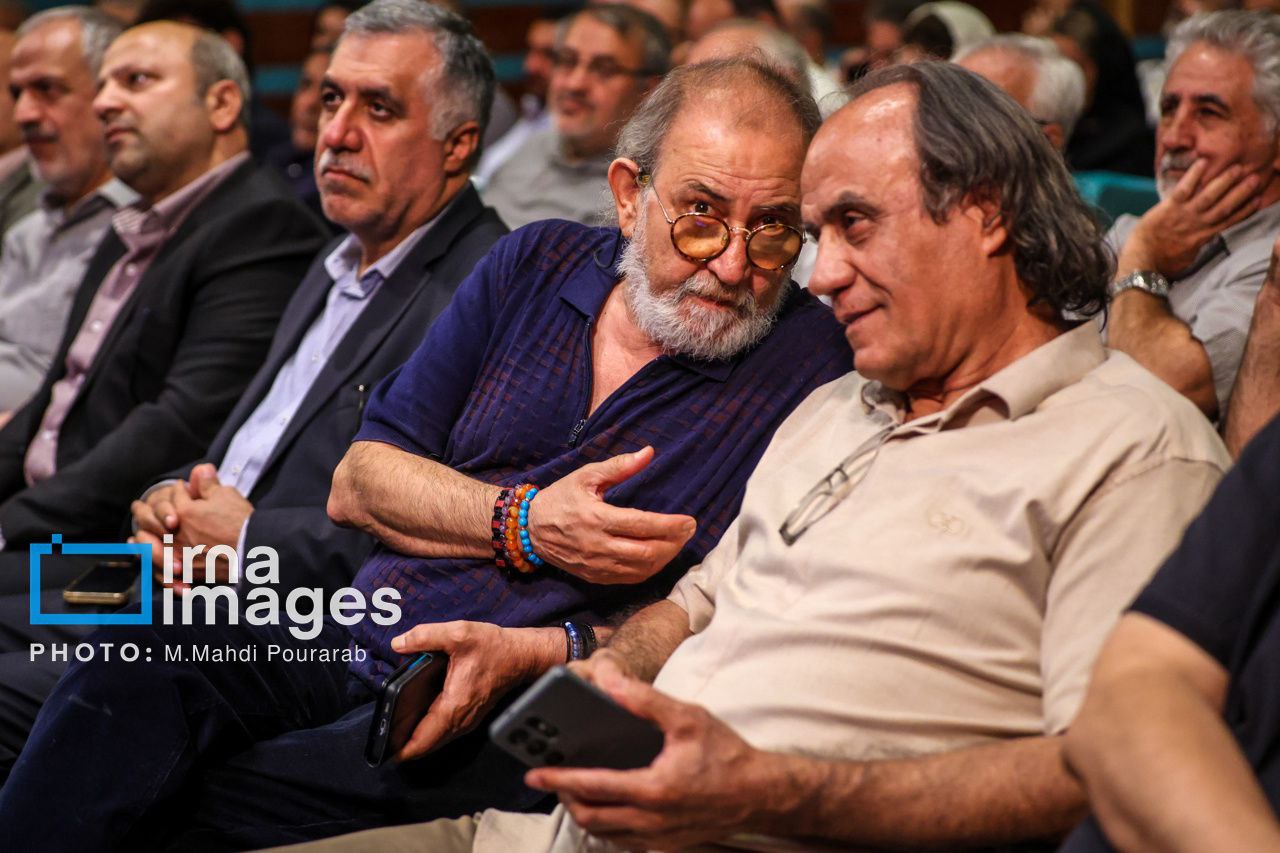  ​​​​​​​هفتمین نشان عکس مطبوعاتی ایران 