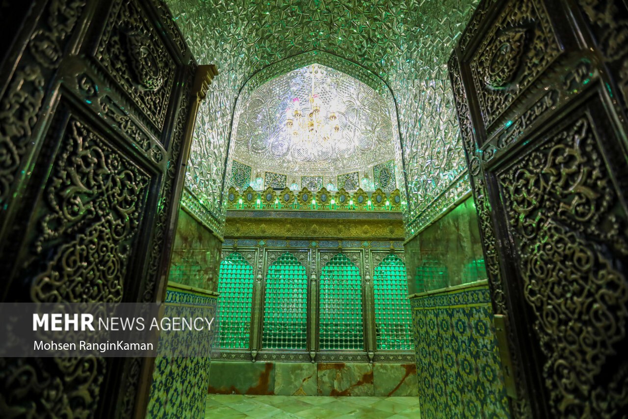 عکس/ آیین غبارروبی ضریح مطهر آستان مقدس امامزاده صالح (ع)