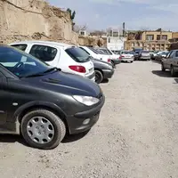 پارکینگ‌های بی‌ضابطه کرمانشاه؛ گلایه مردم از نرخ‌های بالا و نبود نظارت!