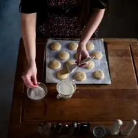 مراحل تهیه شیرینی شورت برد پسته ای مرحله به مرحله