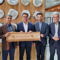 نشان پهلوان تولید و اشتغال به واحد اشتغال‌آفرین ابزار سبلان اردبیل اهدا شد