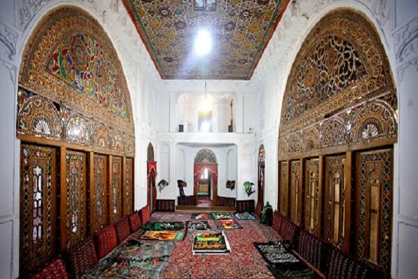 تصاویر منتشر شده از آسیب به حسینیه امینی‌ها قدیمی است