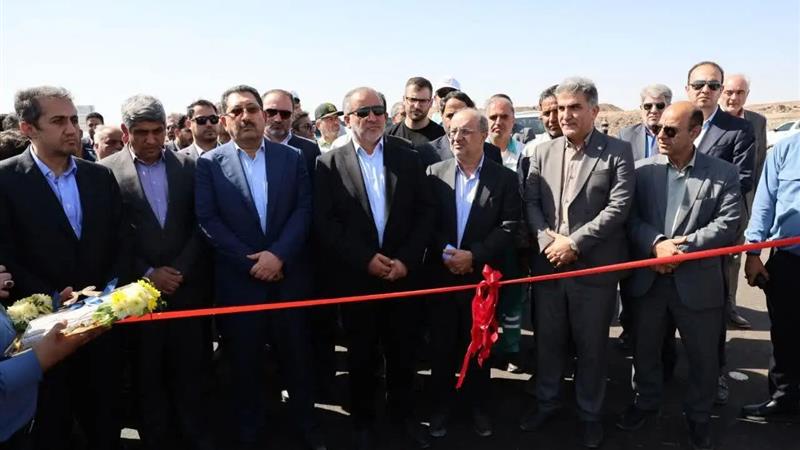 افتتاح ۱۶ کیلومتر جاده در محدوده معدنی طبس با حضور وزیر صمت