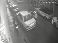 لحظه سرقت دستبند طلا در محله یاخچی آباد تهران