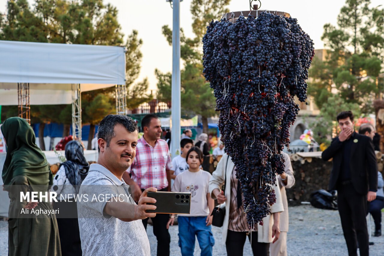 هشتمین جشنواره ملی انگور در ارومیه