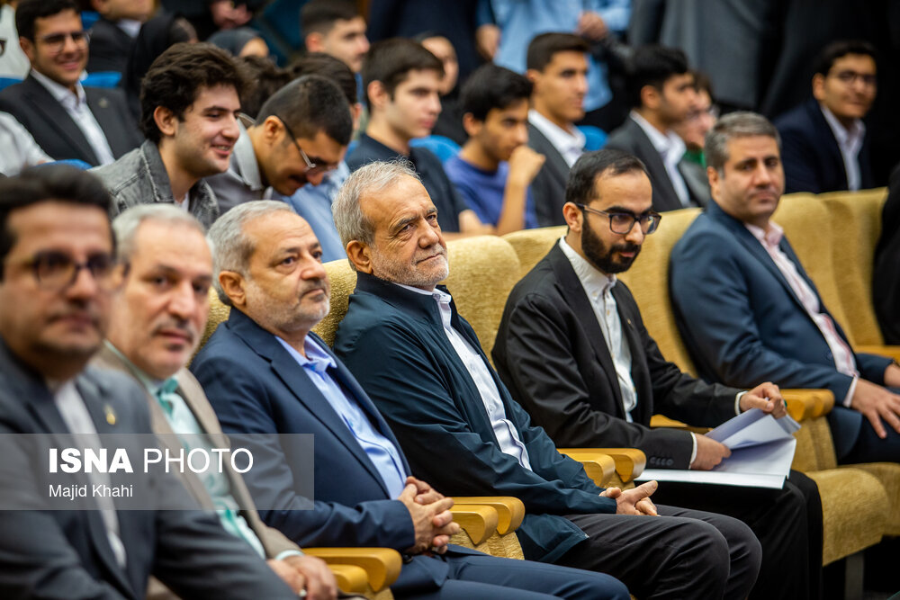 عکس/ تجلیل از مدال آوران المپیاد ۲۰۲۵ با حضور رئیس جمهور
