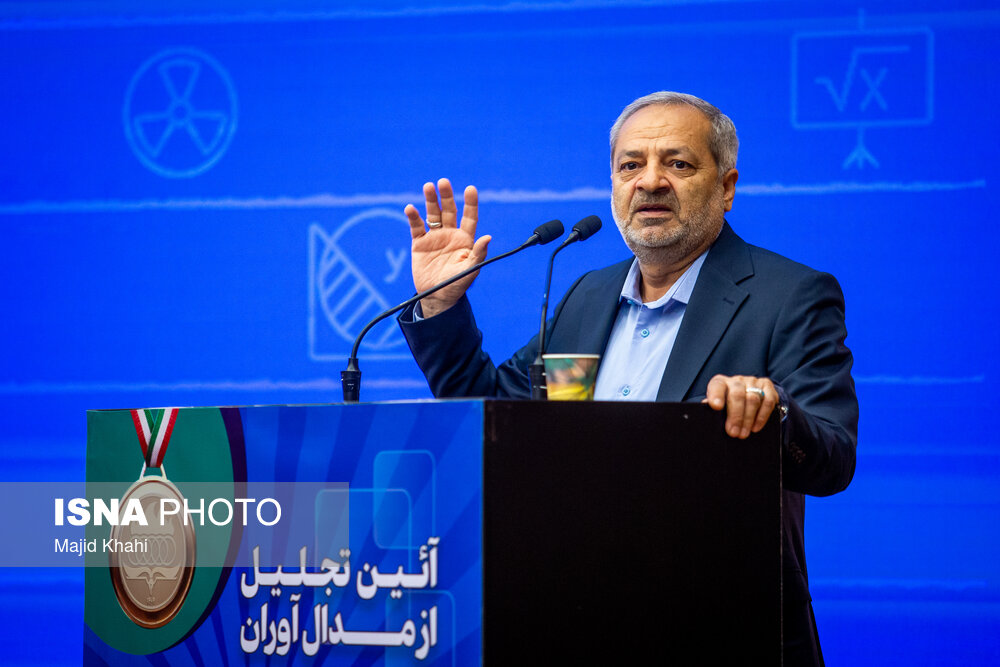 عکس/ تجلیل از مدال آوران المپیاد ۲۰۲۵ با حضور رئیس جمهور