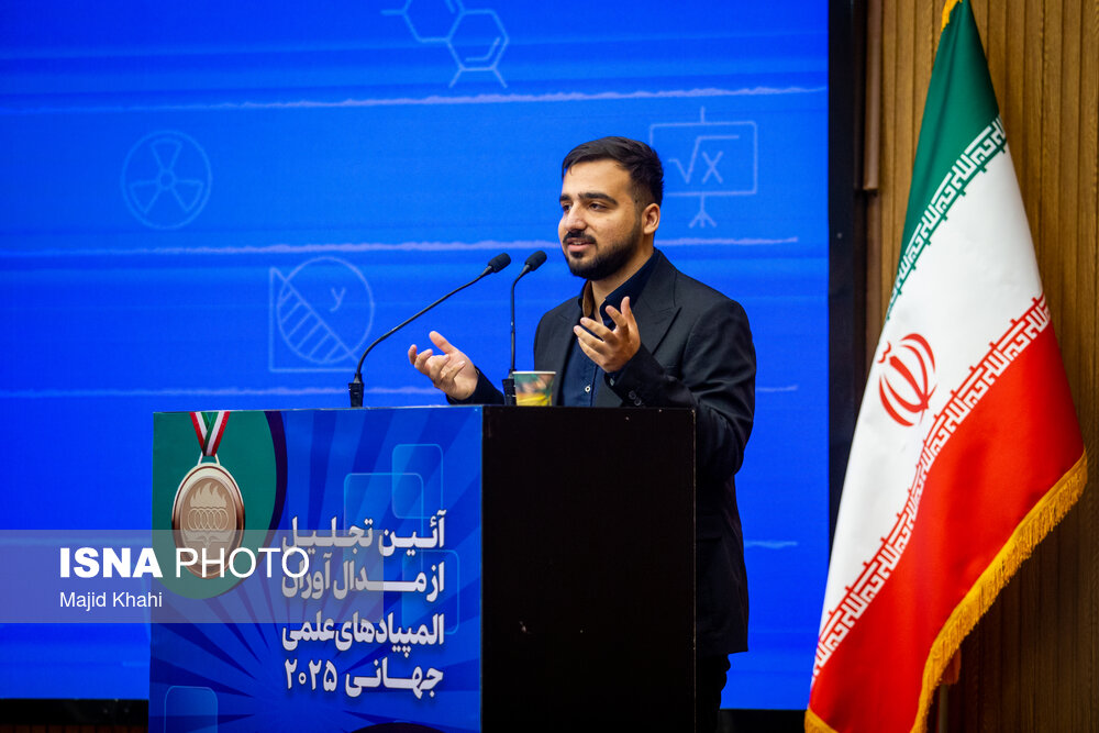 عکس/ تجلیل از مدال آوران المپیاد ۲۰۲۵ با حضور رئیس جمهور