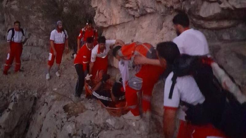 نجات جان دو گردشگر در دره «ویژدرون» با تلاش نجاتگران هلالاحمر ایلام