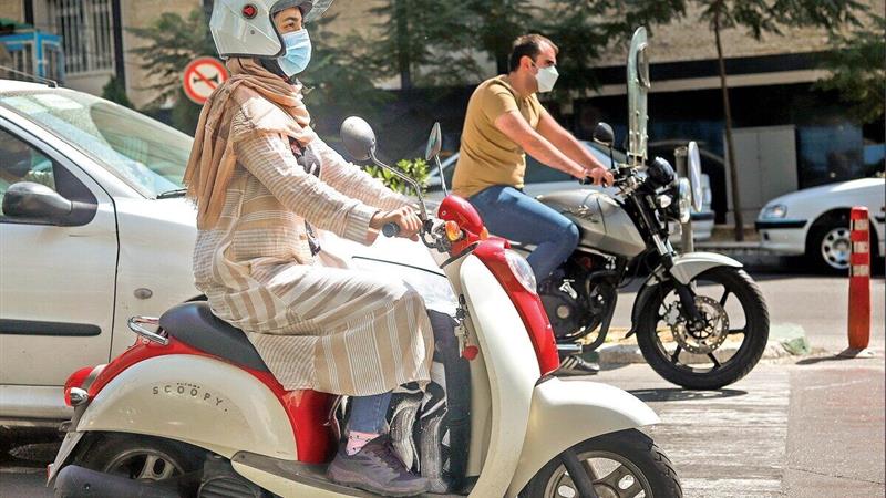 موتورسواری بانوان در دستور کار شورای فقهی مرکز تحقیقات مجلس قرار گرفت